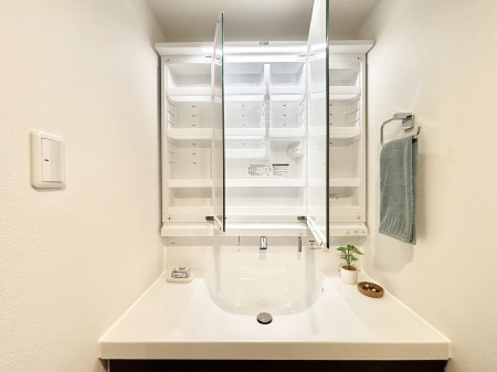 ���̑����ρ@�O�ʋ��̗��ɁA���ϕi��q���p�i�Ȃǂ����[�\�B���ʑ����������ƕۂ��܂��I