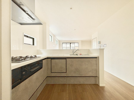 �L�b�`���@���r���O�ŗV�Ԃ��q�l�������Ȃ��炨�������ł���ΖʃL�b�`��