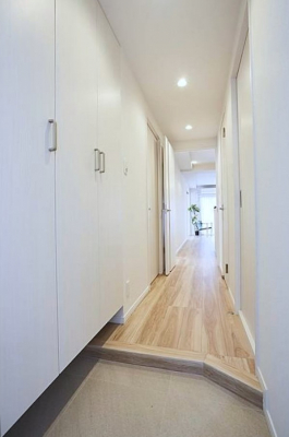 ���ց@���ւɂ͎��[�������Ղ肠��̂ŃX�b�L�������q���I�ȋ�Ԃ�ۂĂ���