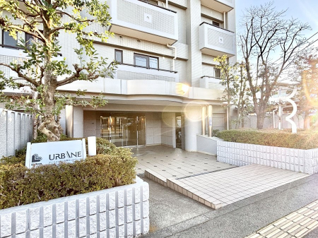 �G���g�����X�@�O�� �Y��ȃG���g�����X�́A���Z�҂�D�����}������Ă���܂�  