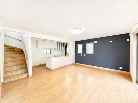 ���r���O�@���Ƒ��̓��₩�Șb�����ŕ�܂�閾�邢���r���O