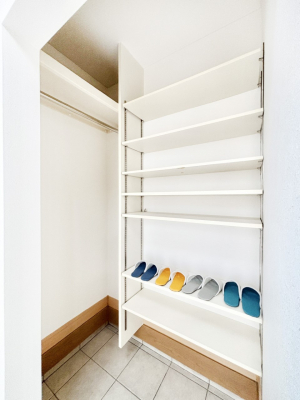 ���[�@�V���[�Y�C���N���[�N�t���I�J���x�r�[�J�[���u���܂��B 