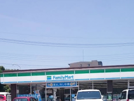 ���ӊ��@�R���r�j 400m �t�@�~���[�}�[�g ��z���˓X