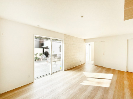 ���r���O�@���邢�z���������A�����̕��͋C�ɖ�������郊�r���O�E�_�C�j���O�B