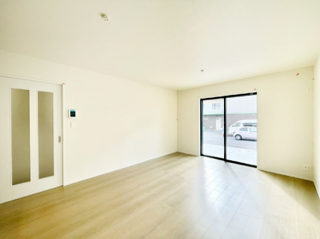 ���r���O�@�ǂ��ɂ��Ă��Ƒ��̂Ȃ������������R�~���j�P�[�V�������r���O�B 