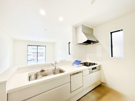 �L�b�`���@�u�₩�ȕ����ʂ蔲����L�b�`���B��������̂Ŗ��邭���C�ɂ��𗧂��܂��B