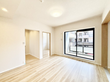 ���r���O�@���Ƒ��̓��₩�Șb�����ŕ�܂�閾�邢���r���O