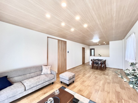 ���r���O�@���Ƒ��̓��₩�Șb�����ŕ�܂�閾�邢���r���O