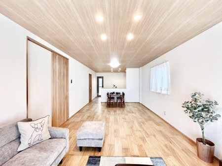 ���r���O�@�Z�ޕ��̌��������o�����A�C���e���A���l����̂��y���݂ȃ��r���O�ł��I 