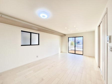 ���r���O�@���Ƒ��̓��₩�Șb�����ŕ�܂�閾�邢���r���O  