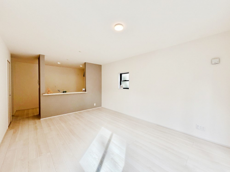 ���r���O�@���邢�z���������A�����̕��͋C�ɖ�������郊�r���O�E�_�C�j���O�B �@