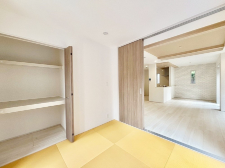 ���̑����ρ@���r���O�Ɨׂ荇���Ă���a���B�ق��ƈꑧ�ł���a�̋�Ԃł��B