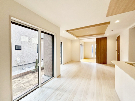 ���̑����ρ@�Ƒ��̏Ί炪���R�Ɛ��܂�Ă���A����ȕ��͋C�̃_�C�j���O�Ɏd�オ���Ă��܂��B