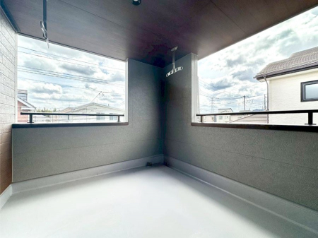 �o���R�j�[�@�C���i�[�o���R�j�[�Ȃ̂ŉJ�ł����󕨂����������o���āA���ʂ�������̂Ŋ������ǂ��A�������X�y�[�X�Ƃ��ďd�󂵂܂��B 