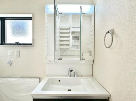 ���̑����ρ@�O�ʋ��̗��ɁA���ϕi��q���p�i�Ȃǂ����[�\�B���ʑ����������ƕۂ��܂��I