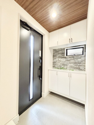 ���ց@�K���X�X���b�g�̓��������փh�A�������Ɍ���͂��Ă���܂� 