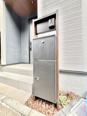 ���̑��@�\�D�E�C���^�[�z���E�|�X�g�E��z�a�n�w���ЂƂɏW��B�G���g�����X�ɂȂ��ރV���v���f�U�C���B 