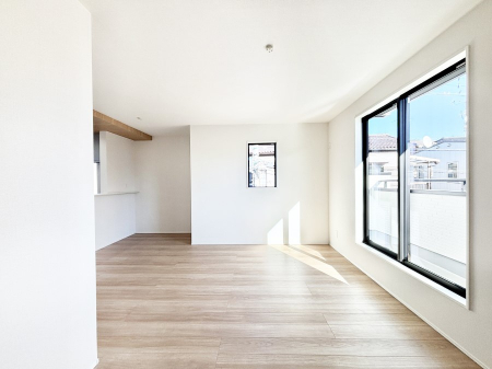 ���r���O�@���邢�z���������A�����̕��͋C�ɖ�������郊�r���O�E�_�C�j���O�B 