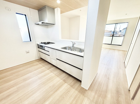 �L�b�`���@���������Ȃ���ł����Ƒ��Ƃ̉�b���y���߂�ΖʃL�b�`��