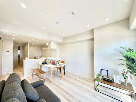 ���r���O�@���Ƒ��̓��₩�Șb�����ŕ�܂�閾�邢���r���O  