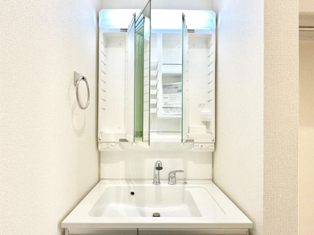 ���̑����ρ@�O�ʋ��̗��ɁA���ϕi��q���p�i�Ȃǂ����[�\�B���ʑ����������ƕۂ��܂��I