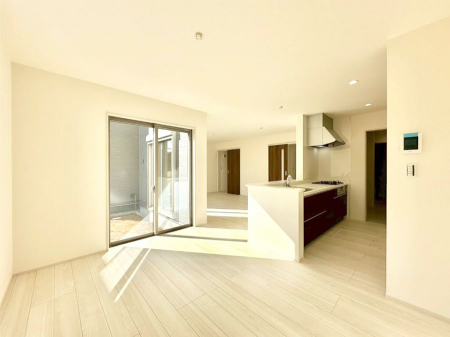 ���r���O�@���邢�z���������A�����̕��͋C�ɖ�������郊�r���O�E�_�C�j���O�B 