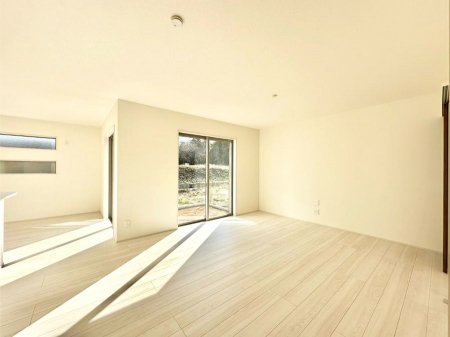 ���̑����ρ@�Ƒ��̏Ί炪���R�Ɛ��܂�Ă���A����ȕ��͋C�̃_�C�j���O�Ɏd�オ���Ă��܂��B