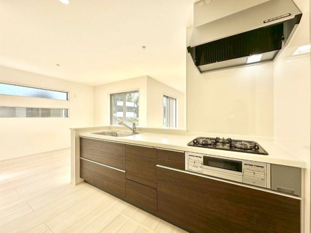 �L�b�`���@���������Ȃ���ł����Ƒ��Ƃ̉�b���y���߂�ΖʃL�b�`��