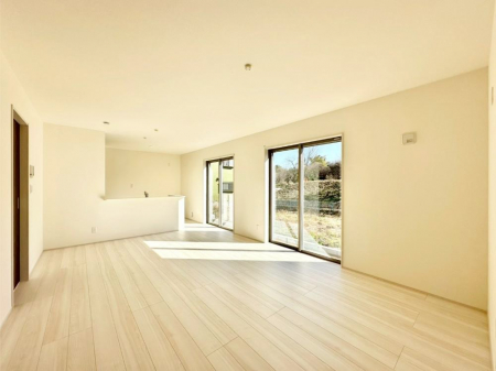 ���r���O�@�Z�ޕ��̌��������o�����A�C���e���A���l����̂��y���݂ȃ��r���O�ł��I  