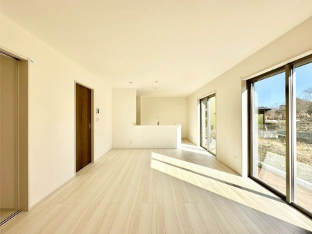 ���r���O�@���邢�z���������A�����̕��͋C�ɖ�������郊�r���O�E�_�C�j���O�B  