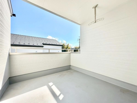 �o���R�j�[�@�C���i�[�o���R�j�[�Ȃ̂ŉJ�ł����󕨂����������o���āA���ʂ�������̂Ŋ������ǂ��A�������X�y�[�X�Ƃ��ďd�󂵂܂��B 