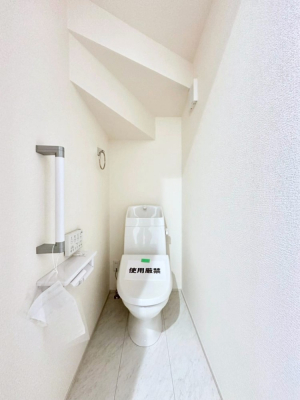 �g�C���@�g�C����1�K��2�K���ꂼ��ɔz�u����Ă��ĂƂĂ��֗��ł��B 