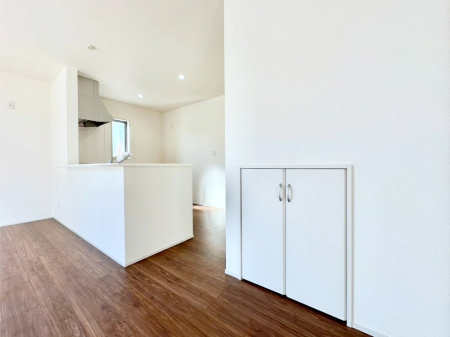 ���̑����ρ@���r���O���[�B�����Ɏ��[������ƕ����W�܂�LDK���X�b�L���Еt�������ł��ˁB  