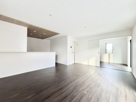 ���r���O�@���邢�z���������A�����̕��͋C�ɖ�������郊�r���O�E�_�C�j���O�B   