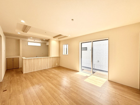 ���r���O�@���邢�z���������A�����̕��͋C�ɖ�������郊�r���O�E�_�C�j���O�B 