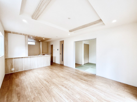 ���r���O�@17�����r���O�B�אڂ̘a�����J������΂���ɍL�X��Ԃ�  