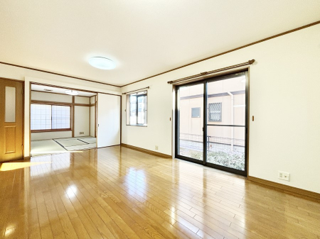 ���r���O�@�傫�ȑ����炽���Ղ�̗z���ƕ����������郊�r���O