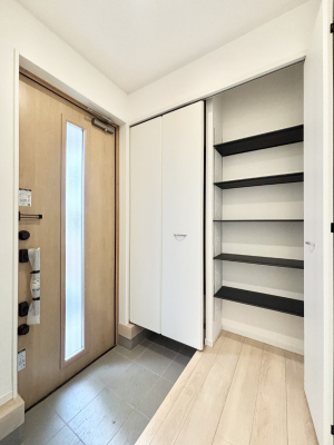 ���ց@�K���X�X���b�g�̓��������փh�A�������Ɍ���͂��Ă���܂�