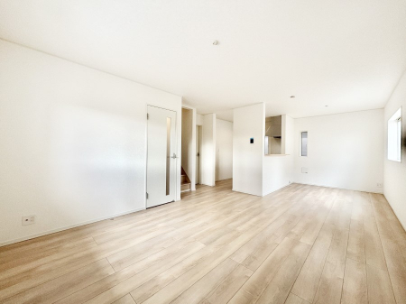 ���r���O�@�ǂ��ɂ��Ă��Ƒ��̂Ȃ������������R�~���j�P�[�V�������r���O�B 