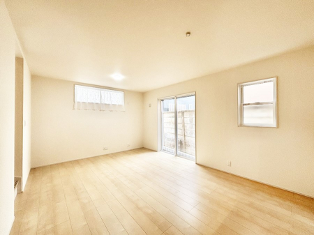 ���̑����ρ@�Ƒ��̏Ί炪���R�Ɛ��܂�Ă���A����ȕ��͋C�̃_�C�j���O�Ɏd�オ���Ă��܂��B