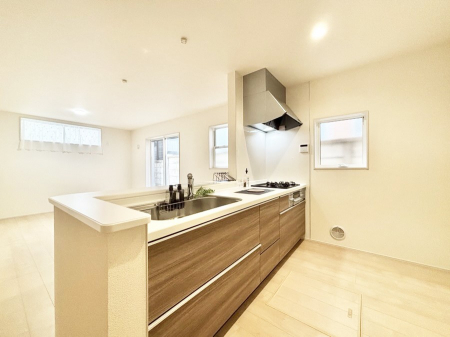 �L�b�`���@���������Ȃ���ł����Ƒ��Ƃ̉�b���y���߂�ΖʃL�b�`��