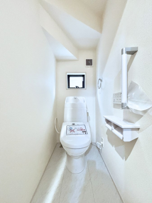 �g�C���@�g�C����1�K��2�K���ꂼ��ɔz�u����Ă��ĂƂĂ��֗��ł��B 