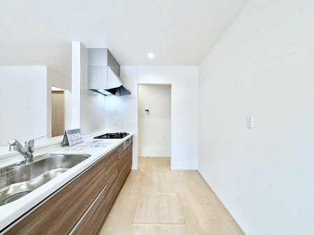 �L�b�`���@���������Ȃ���ł����Ƒ��Ƃ̉�b���y���߂�ΖʃL�b�`��