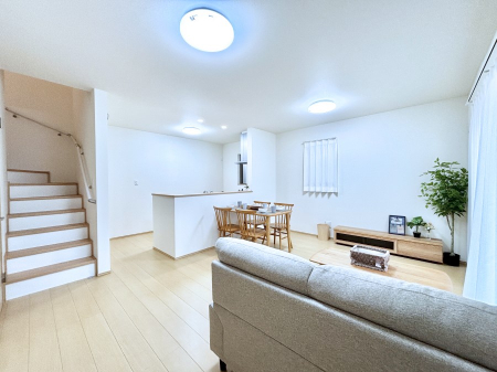 ���r���O�@���� ���r���O�K�i�A������؂ȉƑ��ƃR�~���j�P�[�V�������Ƃ��Ƒ��v���̊Ԏ��