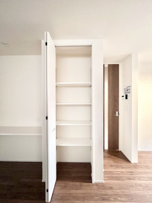 ���̑����ρ@���r���O���[�B�����Ɏ��[������ƕ����W�܂�LDK���X�b�L���Еt�������ł��ˁB  