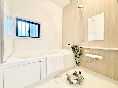 �����@�����������F�����̕ǖʁA������������芰����o�X���[���B  