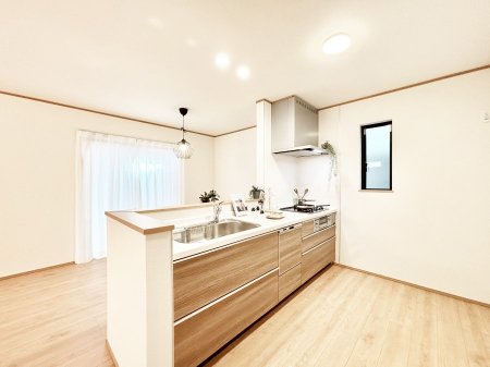 �L�b�`���@�u�₩�ȕ����ʂ蔲����L�b�`���B��������̂Ŗ��邭���C�ɂ��𗧂��܂��B