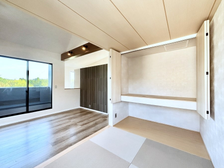 ���̑����ρ@���r���O���[�B�����Ɏ��[������ƕ����W�܂�LDK���X�b�L���Еt�������ł��ˁB  