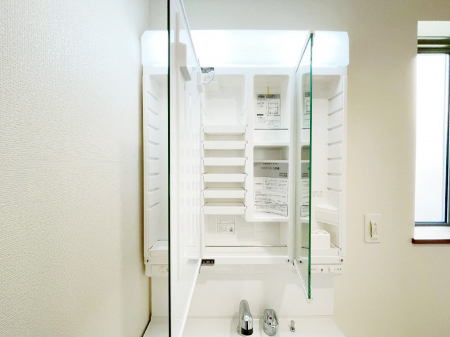 ���̑����ρ@�O�ʋ��̗��ɁA���ϕi��q���p�i�Ȃǂ����[�\�B���ʑ����������ƕۂ��܂��I