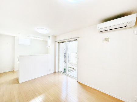 ���̑����ρ@�Ƒ��̏Ί炪���R�Ɛ��܂�Ă���A����ȕ��͋C�̃_�C�j���O�Ɏd�オ���Ă��܂��B